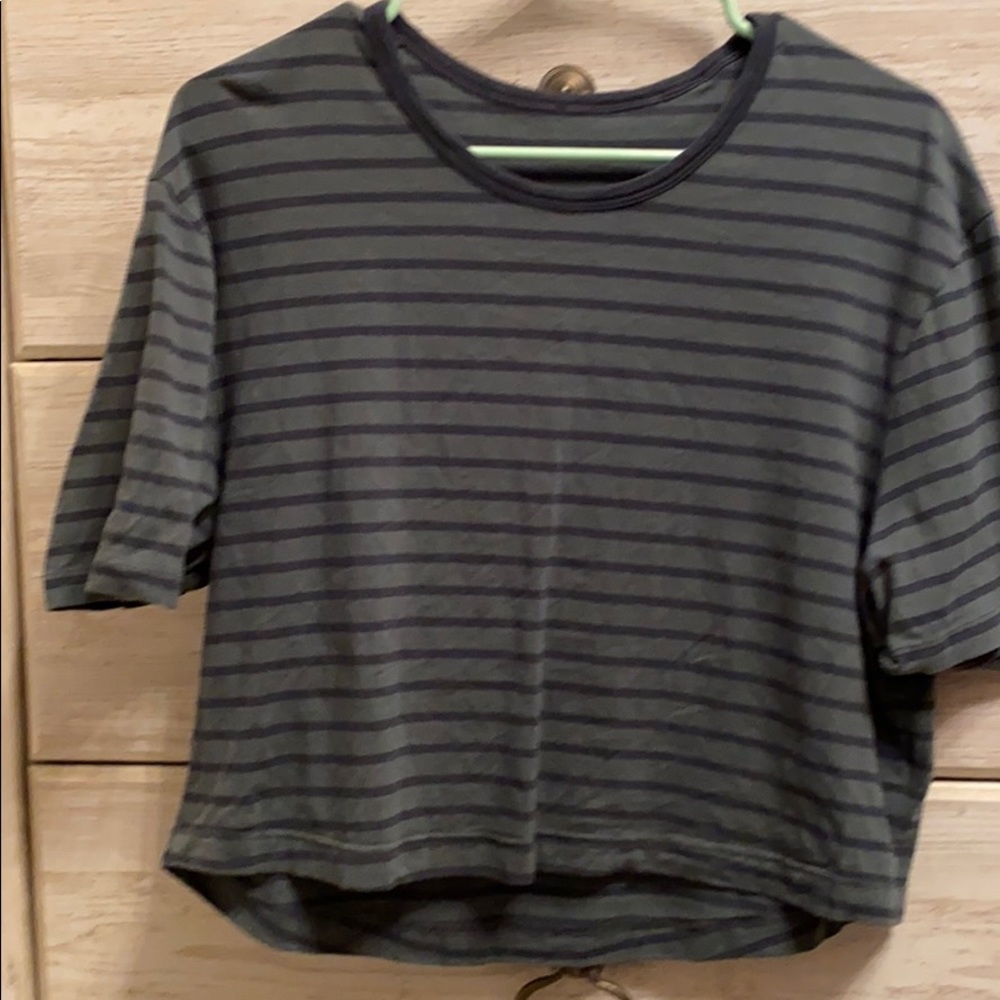 Lululemon crop top